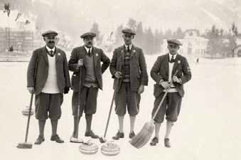 Ein Bild aus vergangenen Zeiten. Auf dem Bild sind 4 Curling Spieler in Zermatt zusehen.
